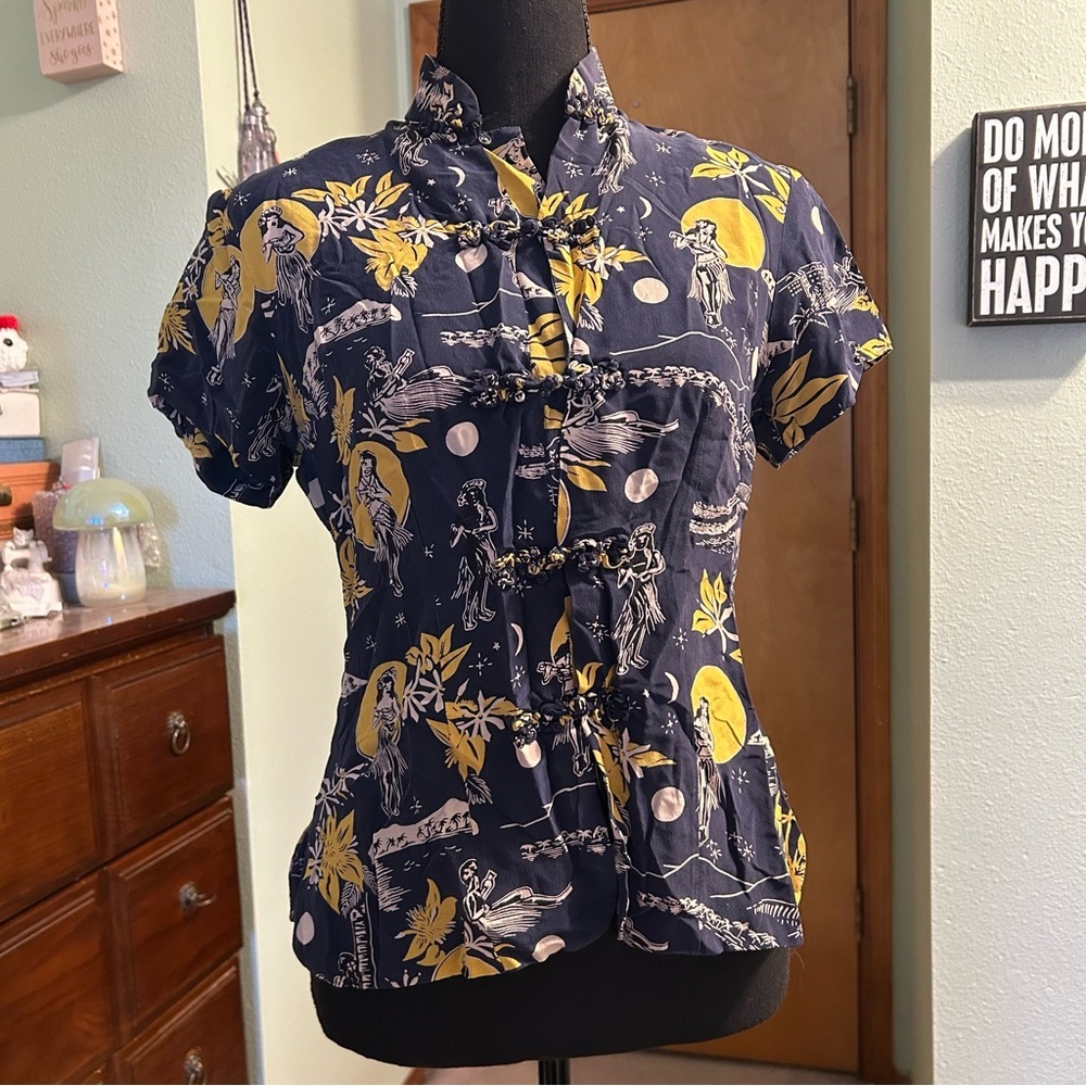 Avanti vintage silk Hawaiian short sleeve blouse hula girl moon size M